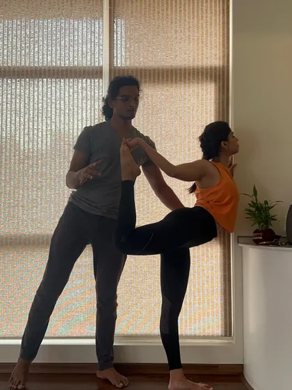 This moment from a workshop shows how a teacher's guidance can help a student find new possibilities in their practice.