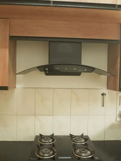 A full view of the L-shaped kitchen, highlighting the blend of traditional wood elements with modern appliances. The layout is practical, providing a comfortable and efficient cooking environment.