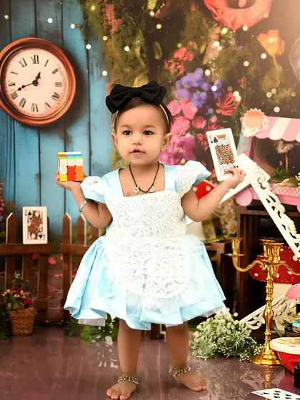 Standing tall in Wonderland. This theme allows for so many creative poses and interactions with the enchanting props.