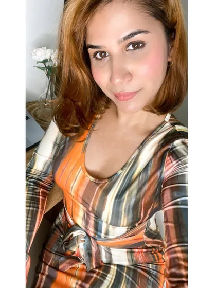 A selfie to welcome a new month. I always feel energized and ready to help more people find their voice and build their confidence.