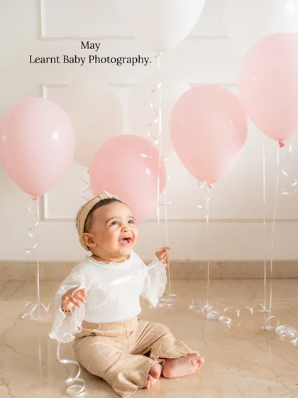 A baby's pure joy is the best thing to capture. For this milestone photo, we used simple balloons to add a touch of celebration. My goal is to create a fun and relaxed atmosphere where your little one's personality can truly shine.