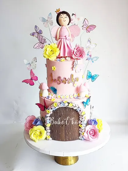 This is the 3kg, fairy garden themed, eggless chocolate truffle cake I made for Jeswika's first birthday, based on an AI image her parents provided.