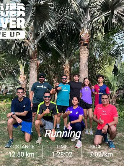 Never give up! This shot, with our run stats, shows a great Sunday effort. We track our progress together and celebrate every kilometer.