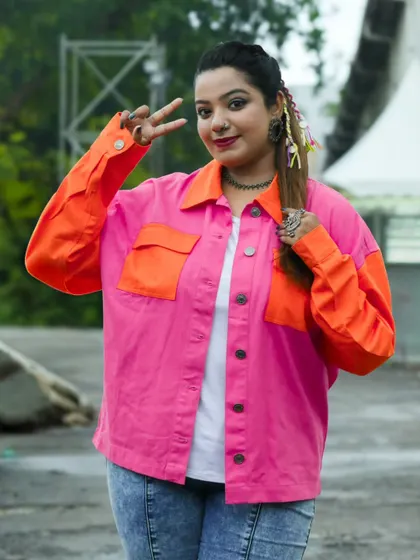 Peace and positive vibes. A happy shot from the Aditya Gadhvi concert, ready to get the show started.
