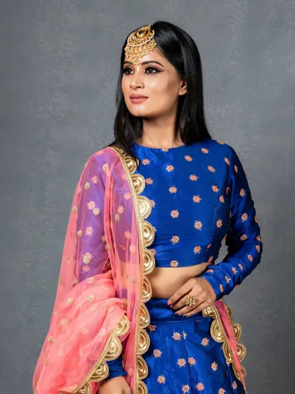 A three-quarter view of the final look. The combination of the bold eye, nude lip, and vibrant outfit creates a striking contrast that is perfect for photoshoots or high-fashion events.