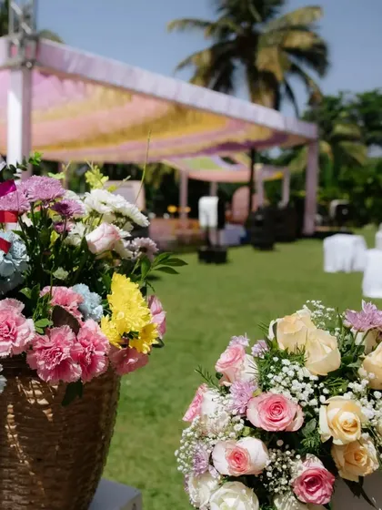 A basket of fresh, colorful flowers ready to be used in the 'Pastel Mela' decor.