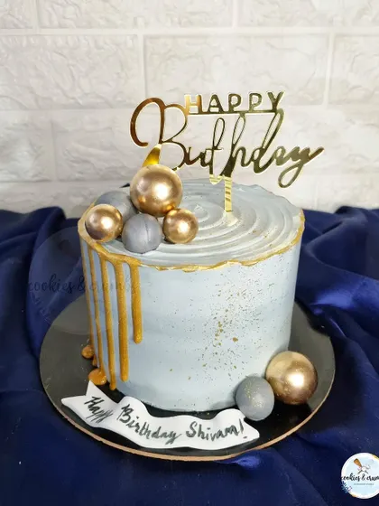 A cool and classy design for him. This grey and gold drip cake is simple but makes a strong impression with its clean lines and metallic accents.
