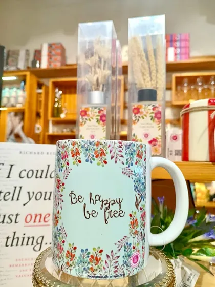 A simple wish for every day: 'Be happy, be free'. This floral mug is a gentle reminder to find joy in the small moments.