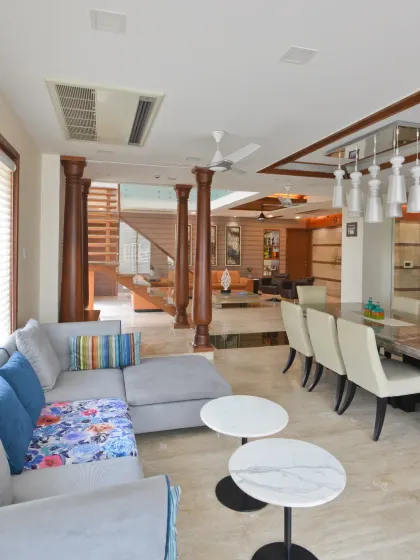 The design concept for the Sobti Residence duplex revolved around maximizing natural daylight. The drawing room, lobby, and dining area are seamlessly integrated into one open, light-filled space.