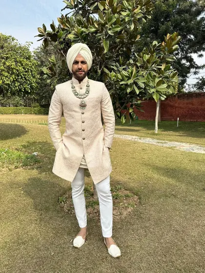 A full frontal view of the Sikh groom, looking regal and confident. This is a testament to how powerful the right outfit and accessories can be.