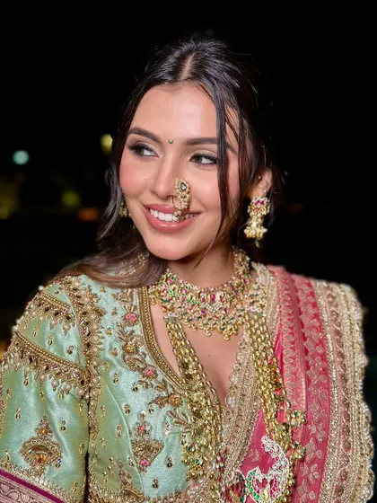 A happy, glowing smile from my modern Maharashtrian bride. The makeup is radiant and fresh, perfect for a night of celebration.