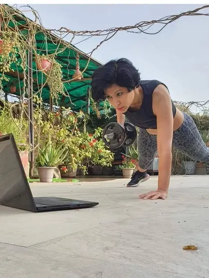 This is what my online training sessions look like. I'm right there with you, guiding you through every move, even through a screen.