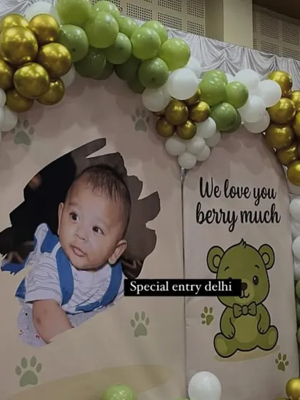 A closer look at the teddy bear themed backdrop with the message "We love you berry much".