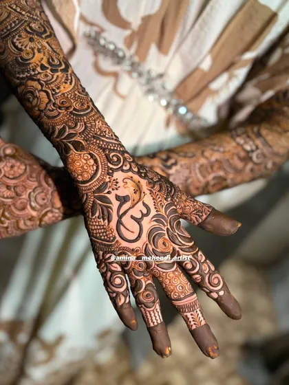 This is an example of my signature full-arm floral mehendi. I love creating dense, intricate patterns with elements like roses, paisleys, and detailed fillers to give you a rich and traditional look for any celebration.