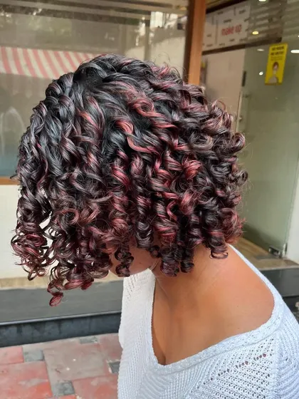 Coppery red pintura highlights for Aishwarya's beautiful curls.