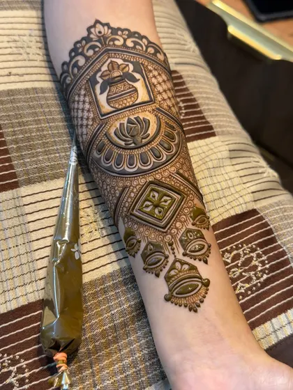 The arm band design in progress, with more details being added. You can see the 3D effect created by shading the 'kalash' and lotus motifs.