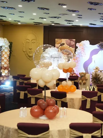 Another example of a teddy bear themed centerpiece for a round dining table. The arrangement uses balloons in the party's color scheme to tie the whole room together.