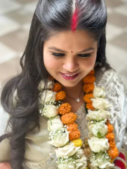 A closer view of the simple and elegant ceremony look. The soft eye makeup and natural lip color enhance her features without feeling heavy, perfect for a daytime event.
