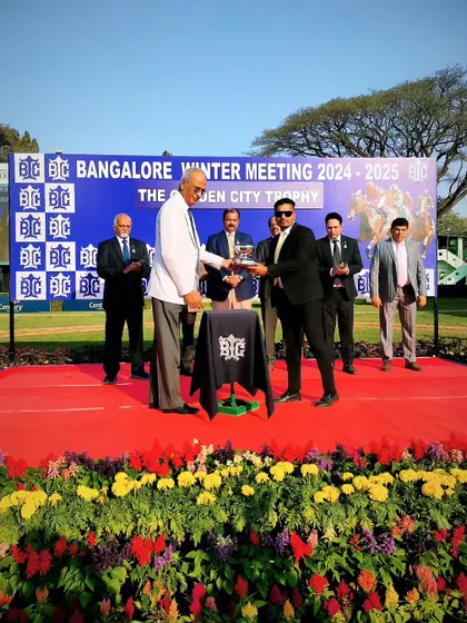 Mr. K.A. Jagadish presents The Garden City Trophy to the owner of Mayne Magic.