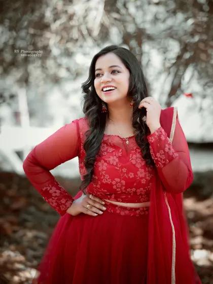 The full-length sheer sleeves and flowing net skirt give this red Anarkali a modern and graceful feel.