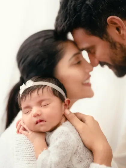 The first family portrait. This image captures that pure, overwhelming love in the first few days after your baby arrives. I focus on soft, natural lighting to create a warm, intimate, and timeless memory of your new family.