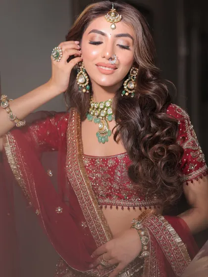 A moment of quiet beauty. This shot highlights the soft makeup and the intricate details of the jewellery, showing how every part of the styling works in harmony.