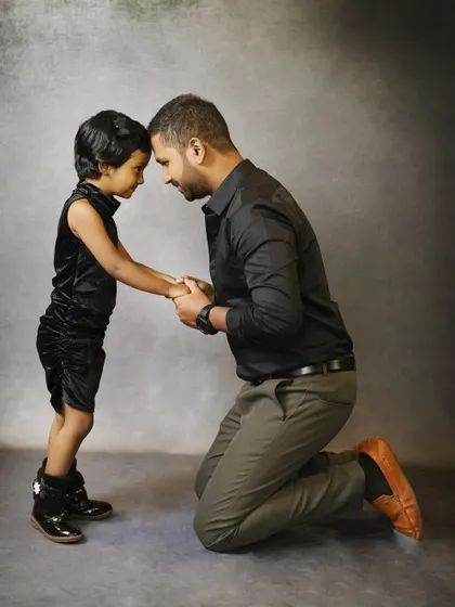 A duplicate of image 36, this powerful portrait shows the deep connection between a father and his daughter, a timeless and emotional moment.