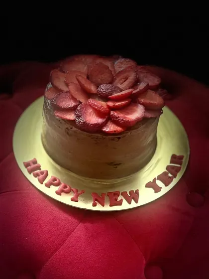 Ringing in the New Year with an indulgent strawberry chocolate cake. The rich chocolate cake is topped with a beautiful arrangement of fresh strawberries, making it a festive and delicious treat.