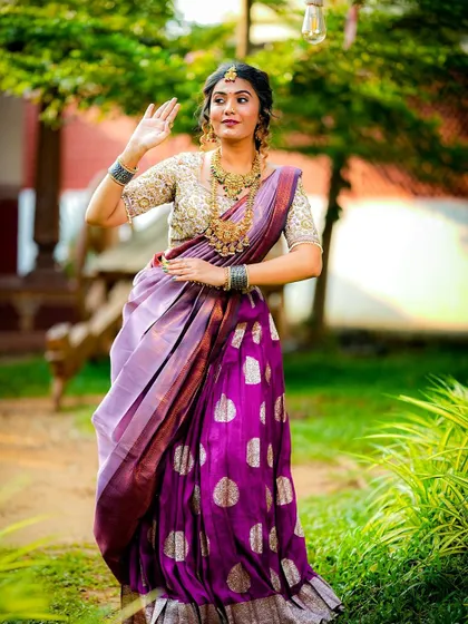 The movement in this shot shows the beautiful drape of the silk davani. The colours are perfect for a daytime event.