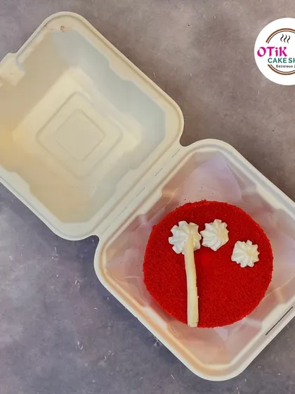 A vibrant red velvet bento cake with simple white piping. This classic flavor is a favorite for any occasion, big or small.
