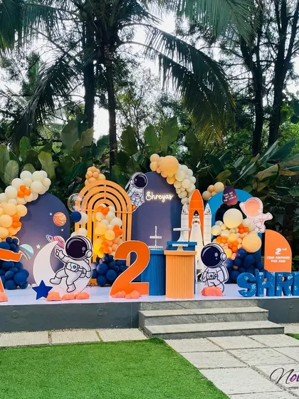 Another view of the stellar space-themed birthday party, perfect for little explorers. The setup includes a telescope, moon, and planets for a complete cosmic experience.