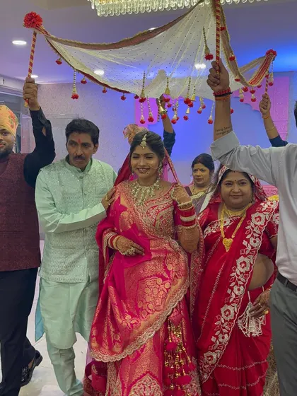 Surrounded by family, ready for her new beginning. It’s an honor to be part of such an important moment in my clients' lives.