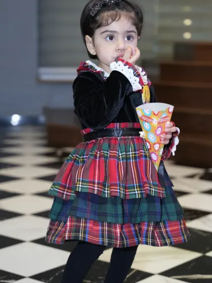 A stylishly dressed guest enjoys some popcorn. We make sure there are tasty, kid-friendly snacks available throughout the party.