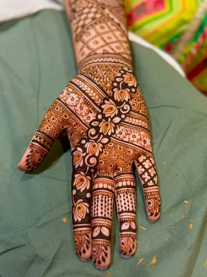 A close-up of Jasmeet's wedding mehendi, highlighting the beautiful lotus strip pattern running down the fingers.
