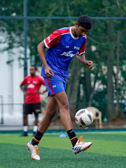 A player from our U19 elite squad juggles the ball, showcasing advanced skill and control. Our pathway helps players refine their technique to a professional level.