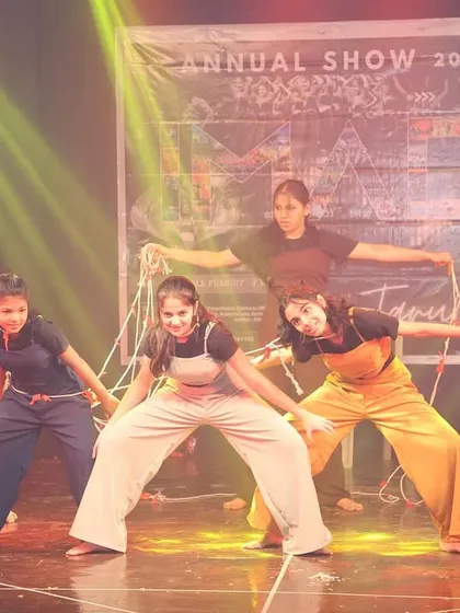 Using ropes as props, our dancers create interesting shapes and connections in this unique contemporary act.