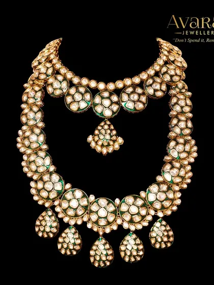 A full view of a majestic layered polki bridal necklace. This is the kind of jewellery that becomes a family heirloom, passed down through generations.