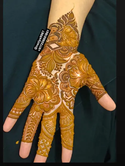 This design has a wonderful glow, showing the fresh stain color. The pattern is a lovely mix of flowers and geometric details.