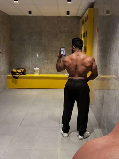 Another mirror selfie showing the back. Consistency in posing practice is key.