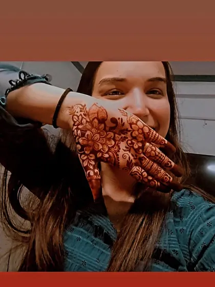 A happy client selfie, showing off her beautiful floral mehndi stain. I love when my clients share their photos with me!