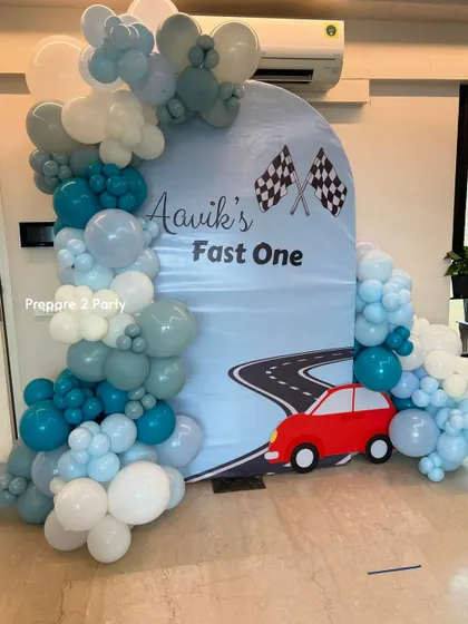 From first birthdays to teen parties, my car race themes are full of energy. I use elements like checkered flags, traffic cones, and custom backdrops to bring the racetrack to your event.