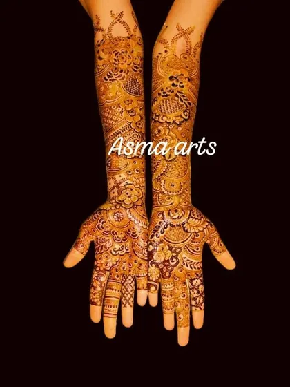 The henna stain looks almost black in this lighting, showing just how deep and dark the color can get. This is the kind of dramatic, eye-catching result that every bride dreams of.