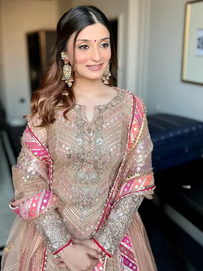 Another angle of this elegant guest makeup. The look is timeless and sophisticated, proving that you don't need heavy makeup to make a statement.