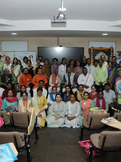 A group photograph of all attendees at the "Pranamami Patanjali" event.