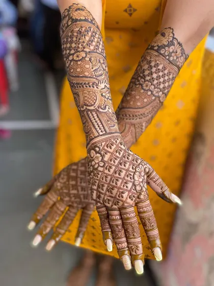 A collaboration with another talented artist. This full bridal design is rich in detail and texture.