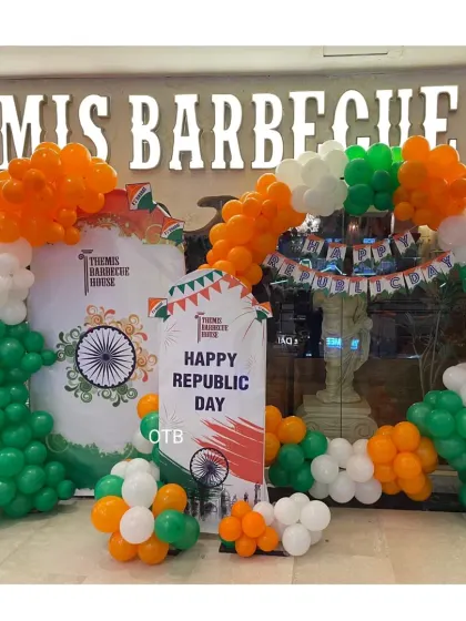 For corporate celebrations like Republic Day, I can create large, impactful balloon arches like this one for Themis Barbecue House. It's a great way to welcome employees and customers and get everyone in the patriotic spirit.