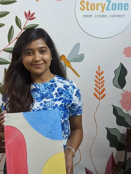 A participant with her colorful, modern texture painting featuring rainbow-colored arches.