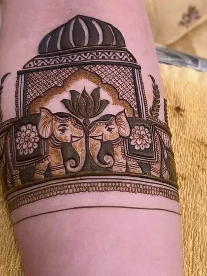 An intricate armband design featuring the classic Rajasthani motif of two elephants under a royal arch. This is a perfect example of detailed, traditional artistry.