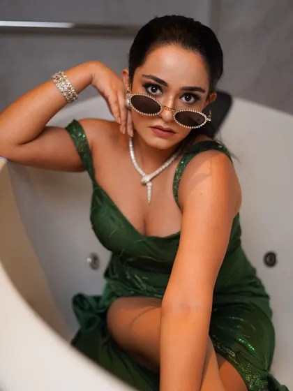 A close-up portrait that highlights the stylish sunglasses and snake necklace, showing how to focus on key accessories.