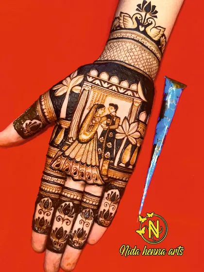 This vibrant Karva Chauth special design captures a romantic moment between a couple, framed by beautiful lotus and swan motifs. It’s a perfect example of how I create theme based mehandi for festivals.